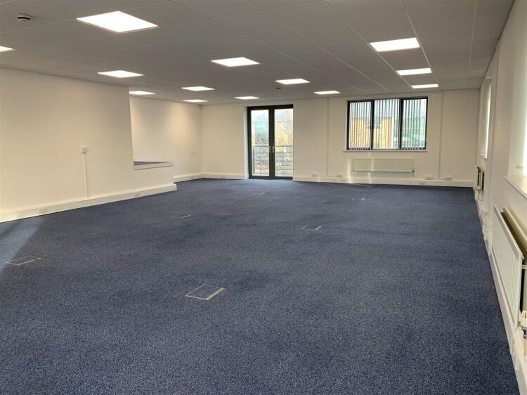 Modern First Floor Office Space with Amenities in Prime Bristol Location Photo 2