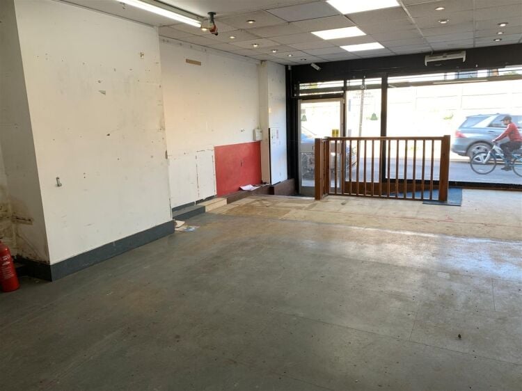 Prime Ground Floor Retail Space Available on Bustling Henleaze Road, Bristol Photo 2