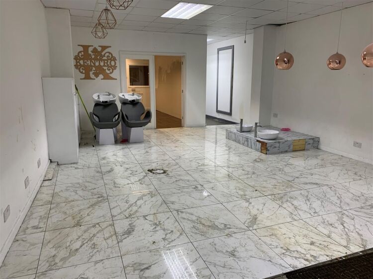 Spacious Ground Floor Retail Shop Available for Rent in Bustling Bristol Photo 2