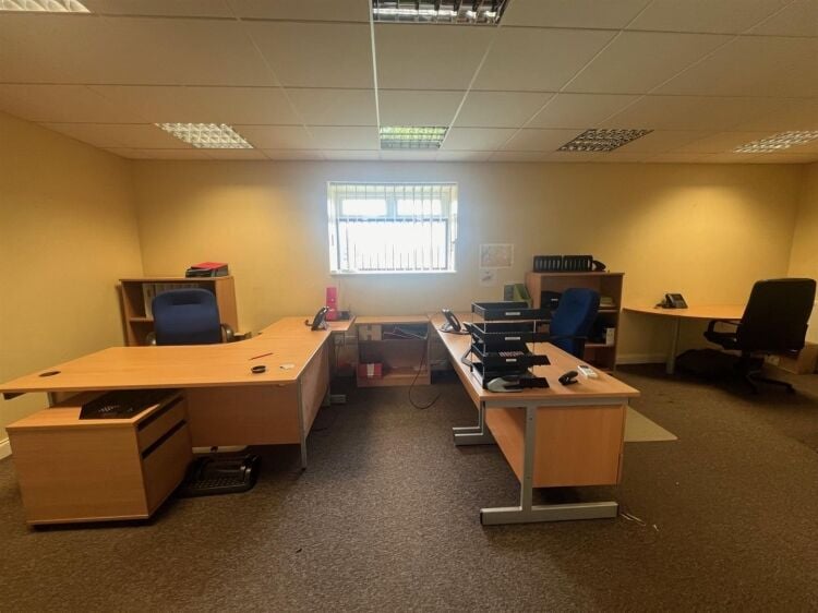 First Floor Modern Office with Parking in Bristol Available to Rent Photo 2