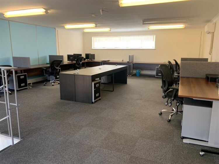 Spacious, Modern Offices with Parking in Woodlands, Bristol Photo 2