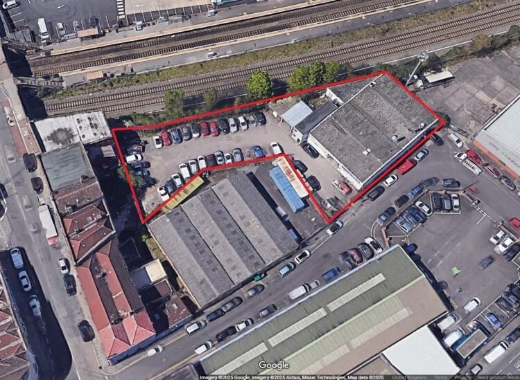 Prime for Redevelopment - Large Industrial Unit in Bristol with 6,284 sq ft Space Photo 2