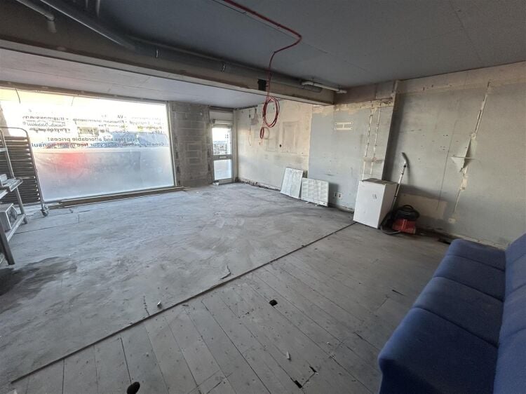 Ground floor retail unit of approximately 505 sq ft arranged as open plan shop space. the shop is strategically located within a diverse parade of sho Photo 2