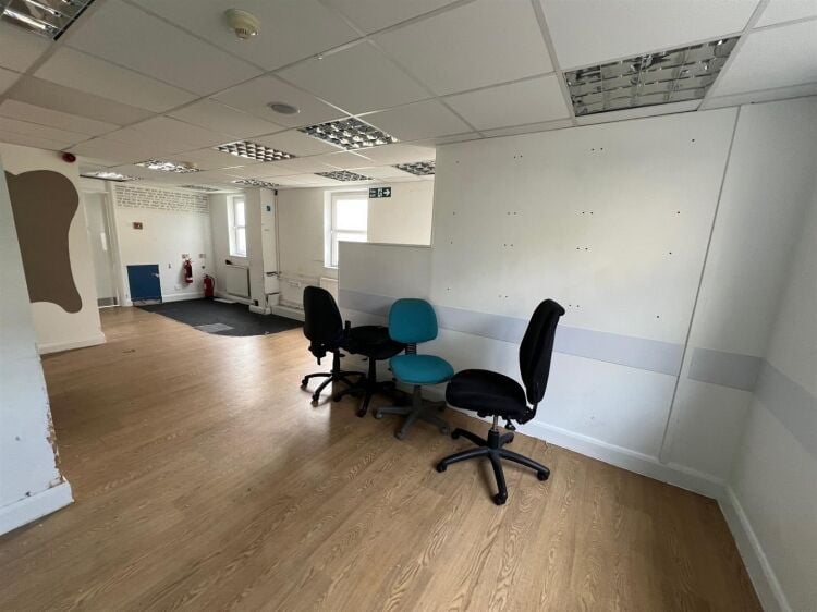 Prime Commercial Property in Bath, Ideal for Medical or Office Use Photo 2