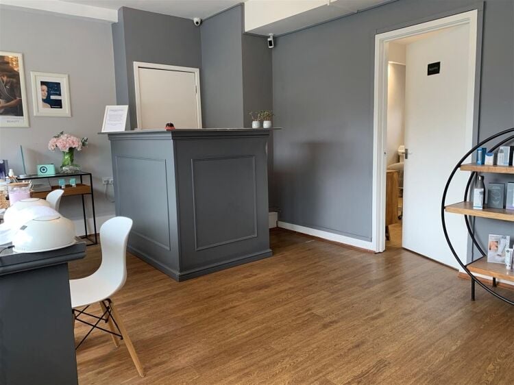 Versatile Retail Unit with Basement in Portishead Somerset, Ideal for Business Operations Photo 2
