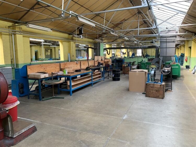 Large Detached Warehouse/Industrial Unit for Lease in Eastville Photo 2
