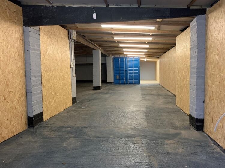 Renovated Workshop/Storage Unit with Secure Parking in Central Bristol Photo 2