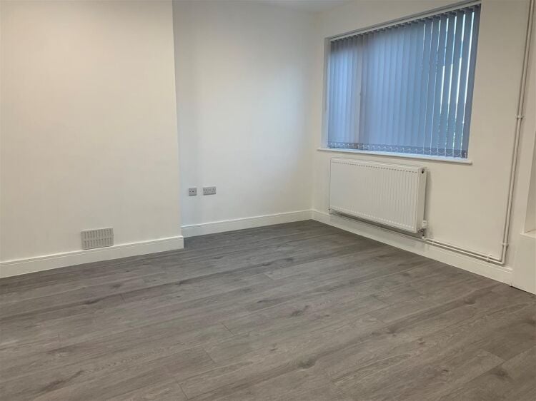 Refurbished First Floor Office Space Available on Flaxpits Lane, Winterbourne Photo 2