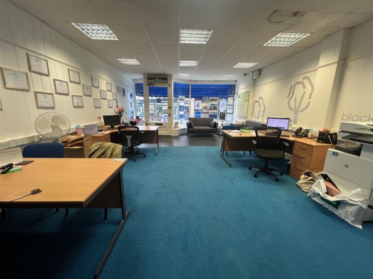 Prime Grade II Retail and Residential Property for Sale in Clevedon, Somerset Photo 2