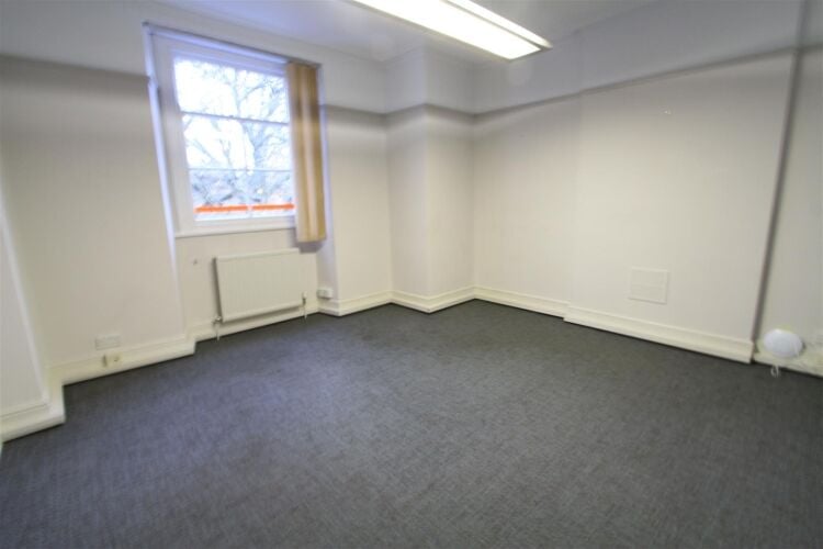Prime Office Space Available on Whiteladies Road, Bristol - Approx. 200 sq ft of Period Charm Photo 2