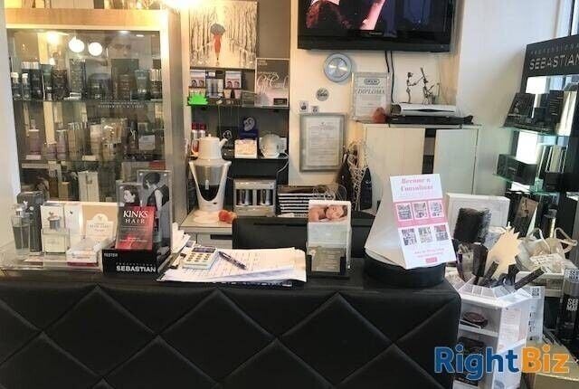 Prime Retail Premises Available for Lease in Affluent Winchmore Hill, London Photo 2
