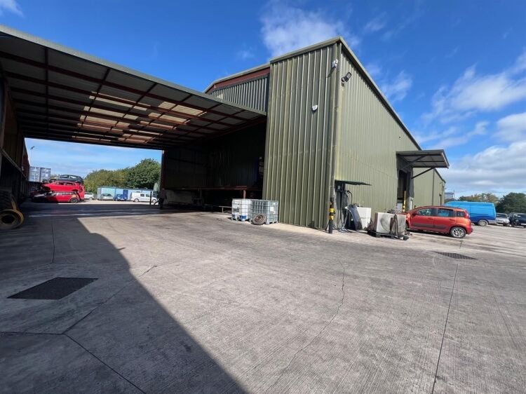 Spacious Industrial Unit With Modern Amenities in Bristol, Ideal for Multiple Uses Photo 2