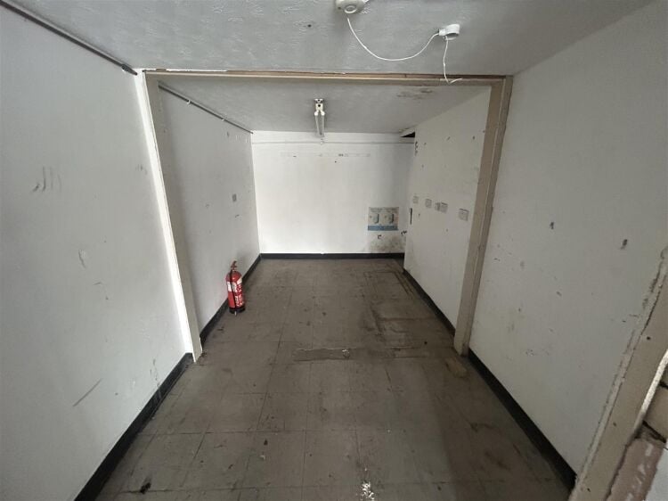 Prime Ground Floor Office/Studio Space Available on Popular Henleaze Road in Bristol Photo 2