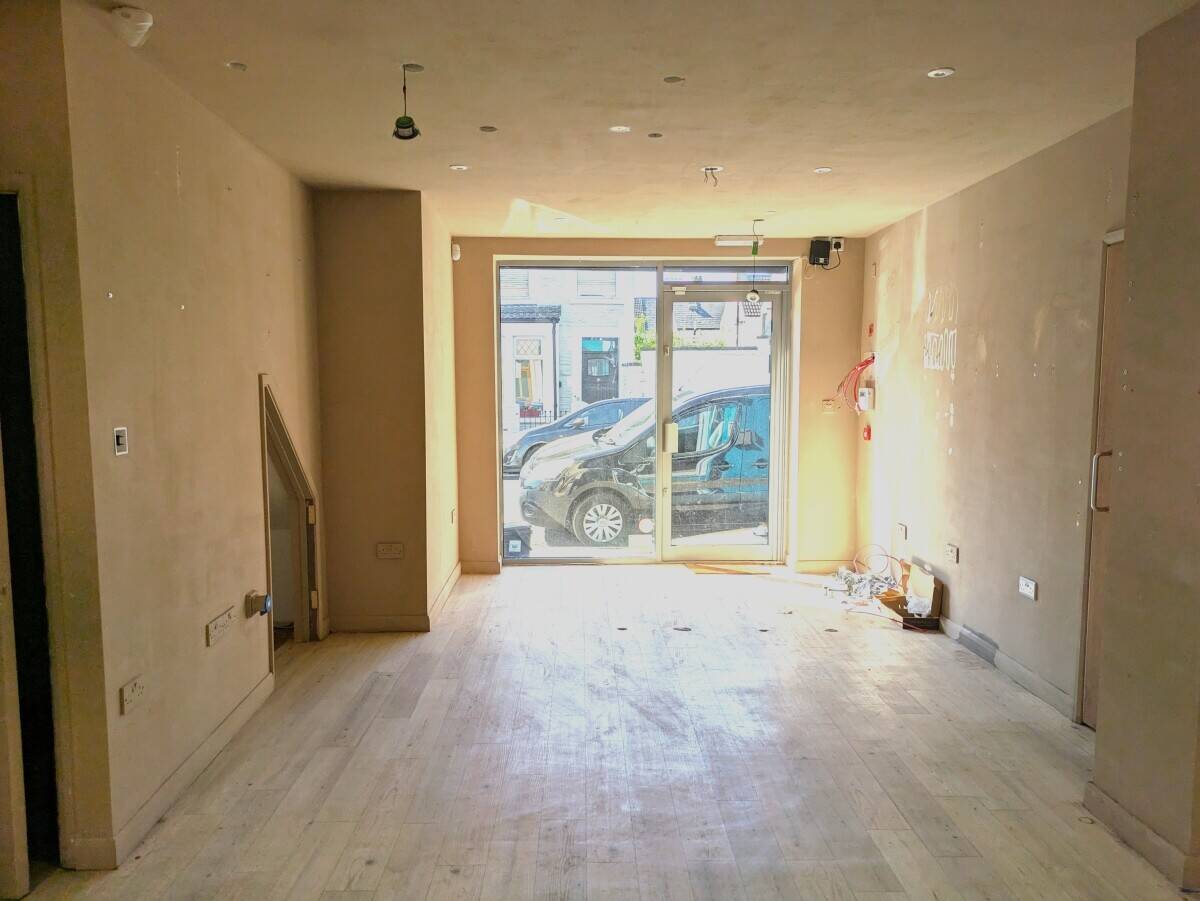 Lease Now: A1 Retail Unit in Bustling Cardiff Locale, Perfect for Thriving Businesses Photo 2