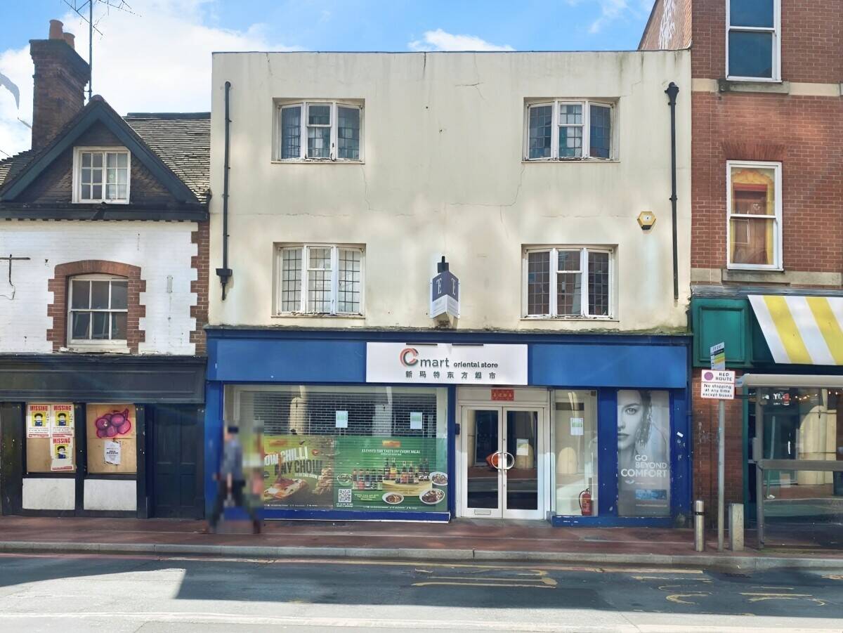 Prime Retail Premises Available for Short-Term Lease in Central Reading Photo 2
