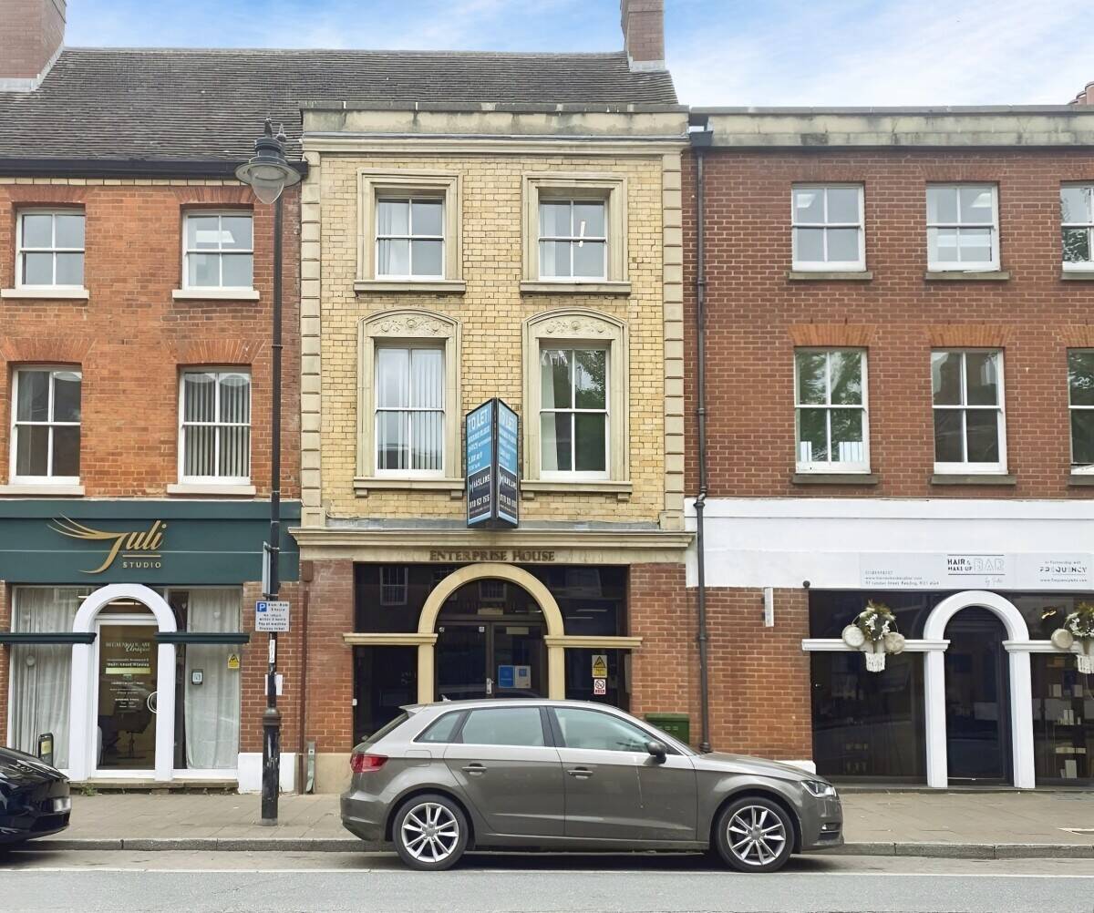 Rent Modern Office Suites in Central Reading - 3500sq.ft with Dedicated Parking Photo 2