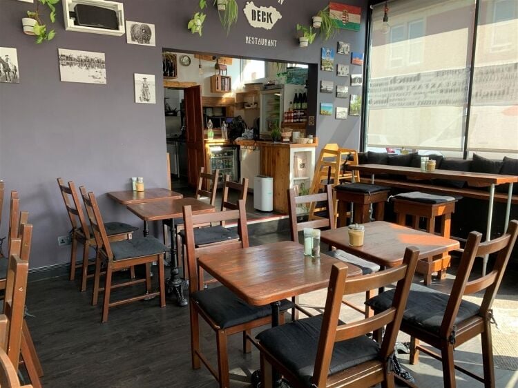 Well presented café comprising approximately 548 sq ft situated on gloucester road. the premises is available to let on an effectively new full repai Photo 2