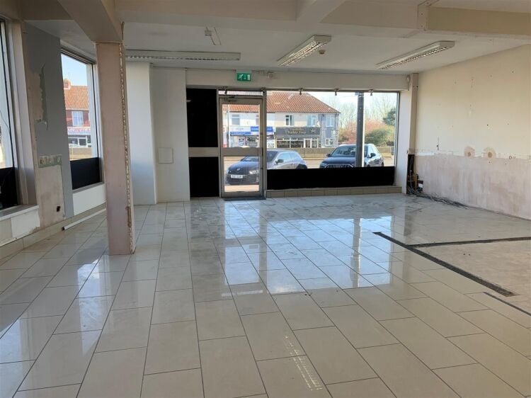 Spacious two storey commercial property with versatile 2,654 sq ft space in prime Bristol location Photo 2