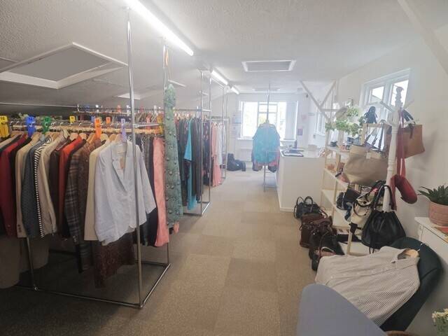 Former Clothes Shop for Lease in Colchester, Approx. 665 Sq Ft Available for Various Uses Photo 2