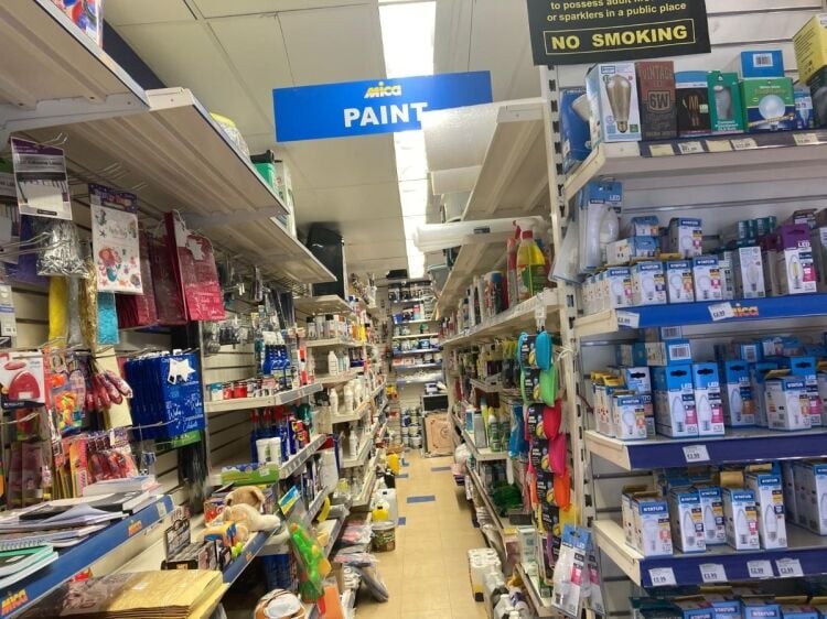 OPPORTUNITY TO ACQUIRE FREEHOLD LOCK UP SHOP OR DIY AND HARDWARE BUSINESS FOR SALE IN AMERSHAM WITH REF CS0621 Photo 2