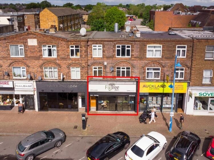 Greek restaurant for sale in Potters Bar North London near transport and schools Photo 2