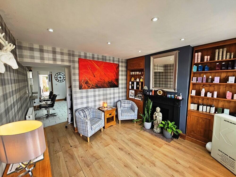Freehold hair salon with two-bedroom flat above in Leigh on Sea Essex Photo 2