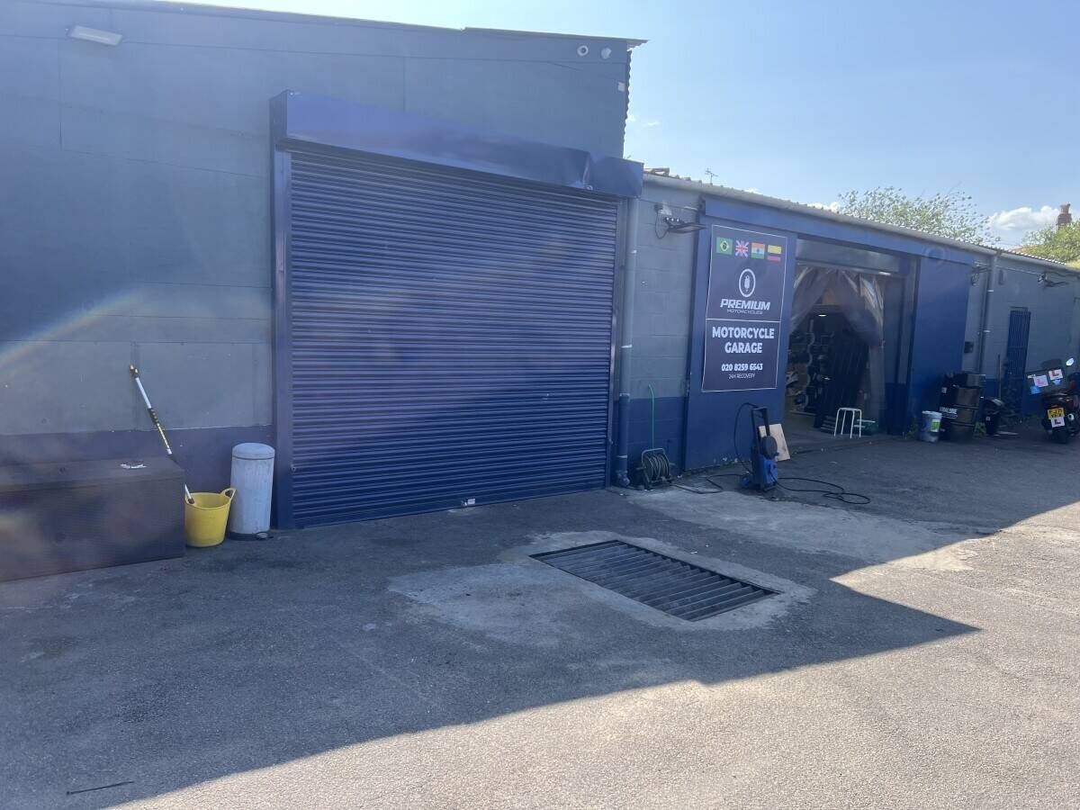 Car garage workshop for sale in Orpington with two large units and ample parking available. Photo 2
