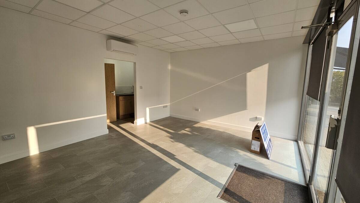 Shop or Office Unit for Sale on Trinity Street in Saint Austell, Cornwall Photo 2