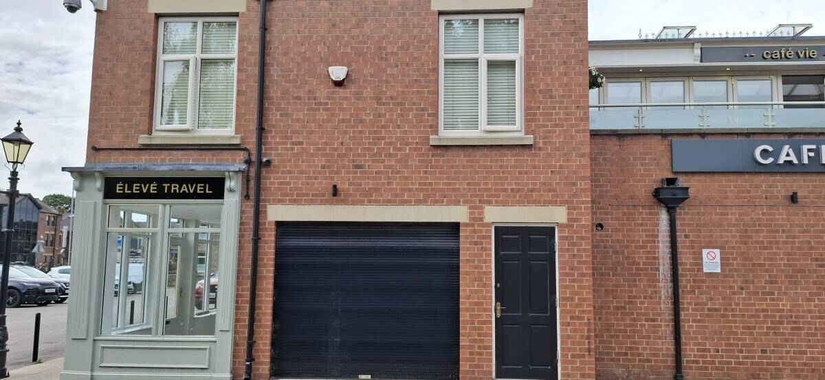 Retail Unit for Sale in Ossett, West Yorkshire with On-Site Parking and 450 sq. ft. Space Photo 2