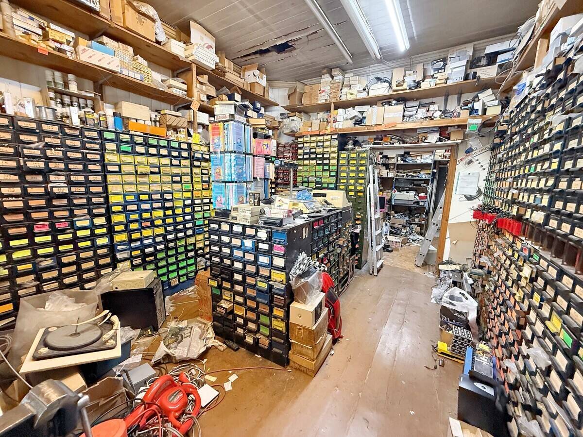 Freehold Semi Commercial Property with 2 Bed Flat for Sale in Acton London Photo 2