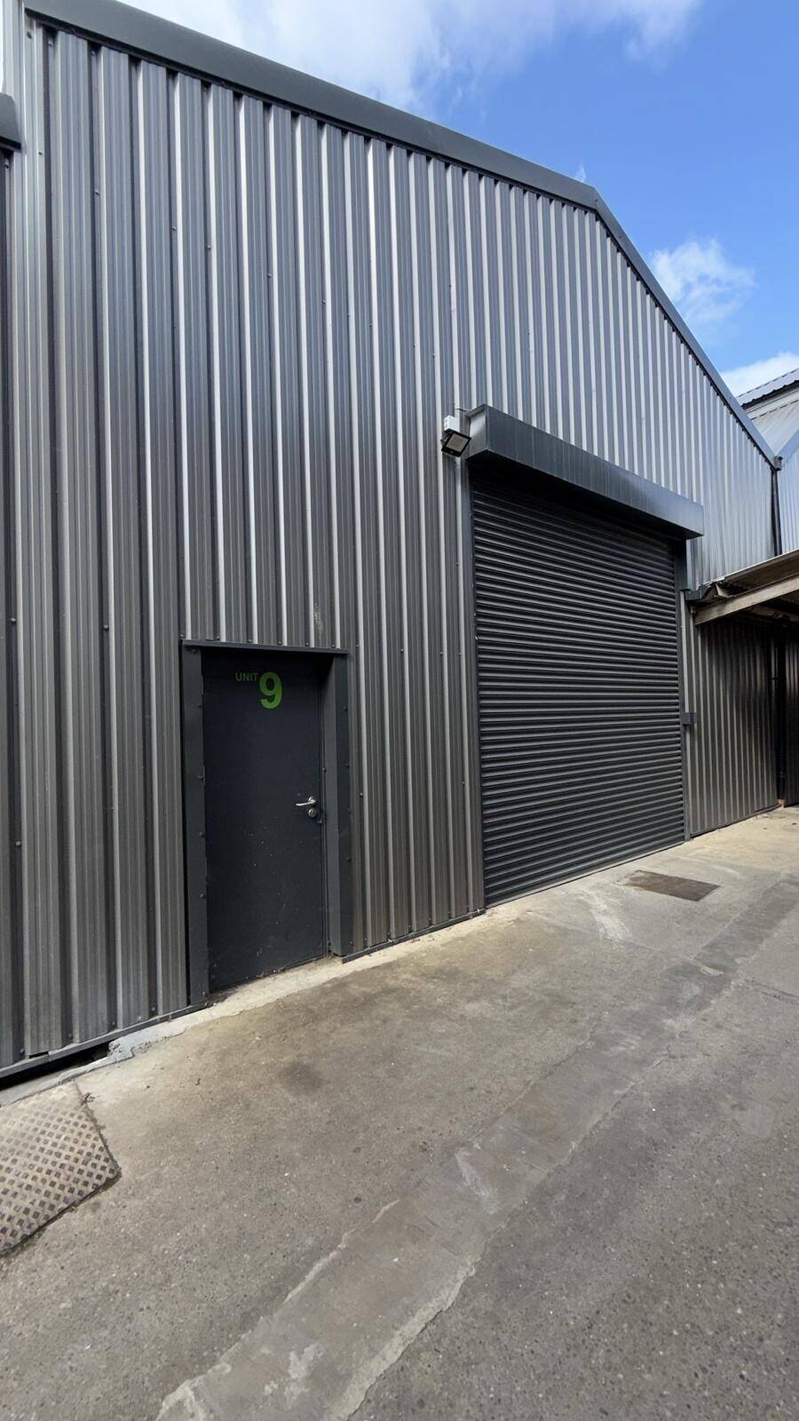 Industrial Unit for Sale in Tipton West Midlands, Offering 2,604 sqft of Versatile Space Photo 2