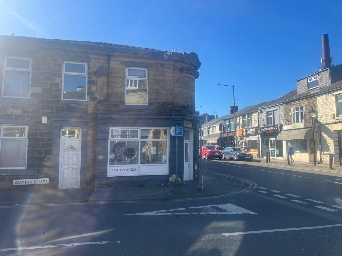 SHOP TO LET IN TOWN CENTRE OF GREAT HARWOOD Photo 2