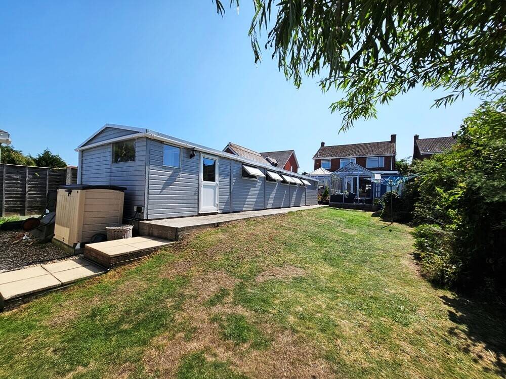 Luxury cattery with family home for sale in Leigh on Sea Essex Photo 2