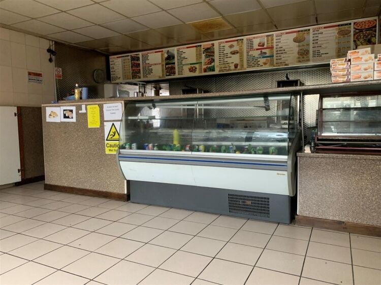 Commercial property in Bristol with 647 sq ft of customer space, kitchen, and parking available. Photo 2