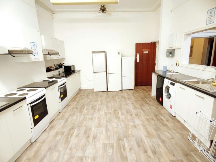 17 Unit HMO for Sale in Bournemouth Town Centre with Parking and Development Potential Photo 2