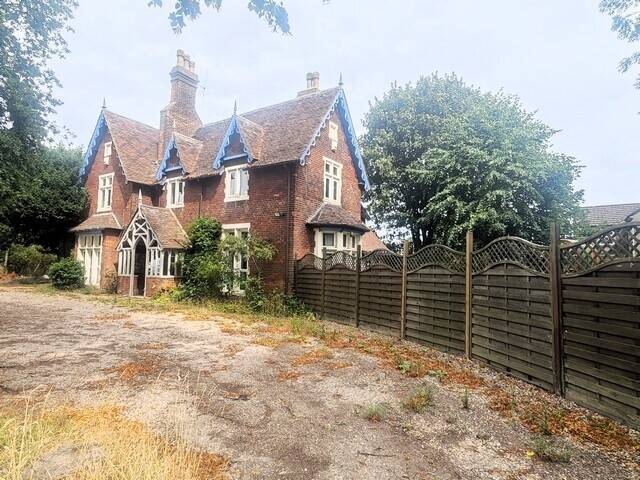 FORMER DAY NURSERY REGISTERED FOR 60 TO LET Photo 2