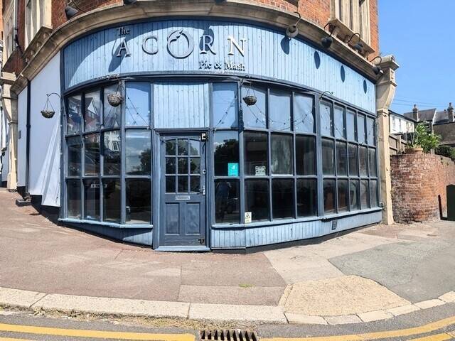 E-CLASS FORMER DELI SHOP TO LET £5,000 PREMIUM and £12,000 PER ANNUM RENT - LEIGH ON SEA V0107E Photo 2