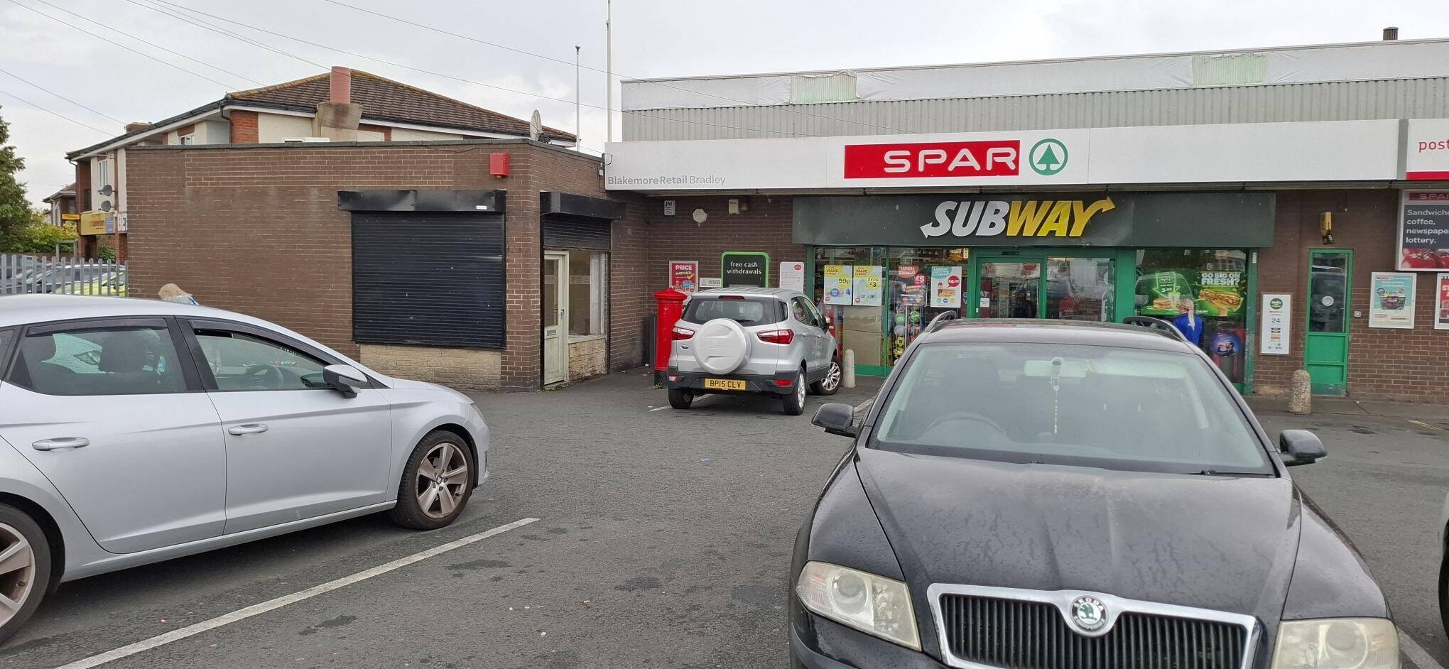 Freehold retail unit for sale in Grimsby Lincolnshire with good parking and a prominent location Photo 2