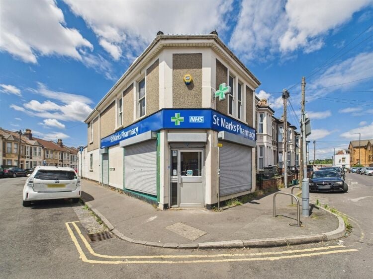 Substantial corner property ripe for development Photo 2