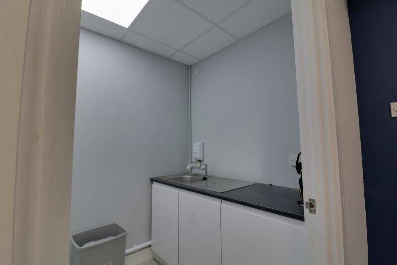 Office to Rent Approx. 300 sq. ft. Photo 2