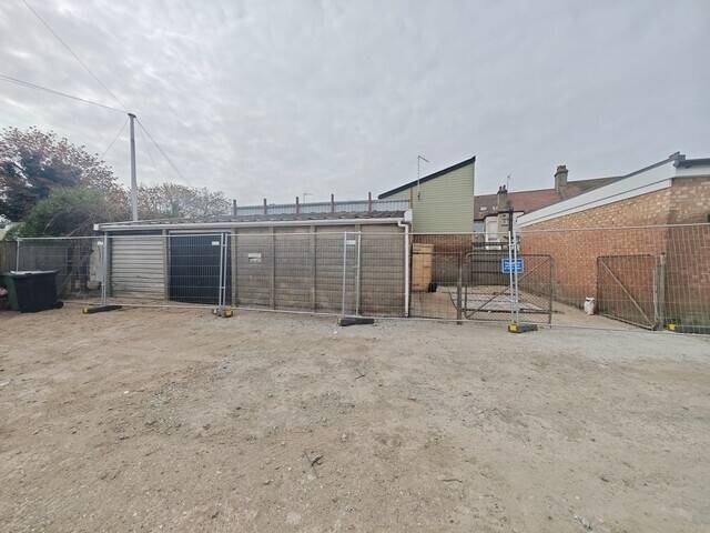 SMALL INDUSTRIAL UNIT WITH YARD AREA TO LET - £9,000 PA – LEASEHOLD - HADLEIGH, ESSEX REF I0108E Photo 2