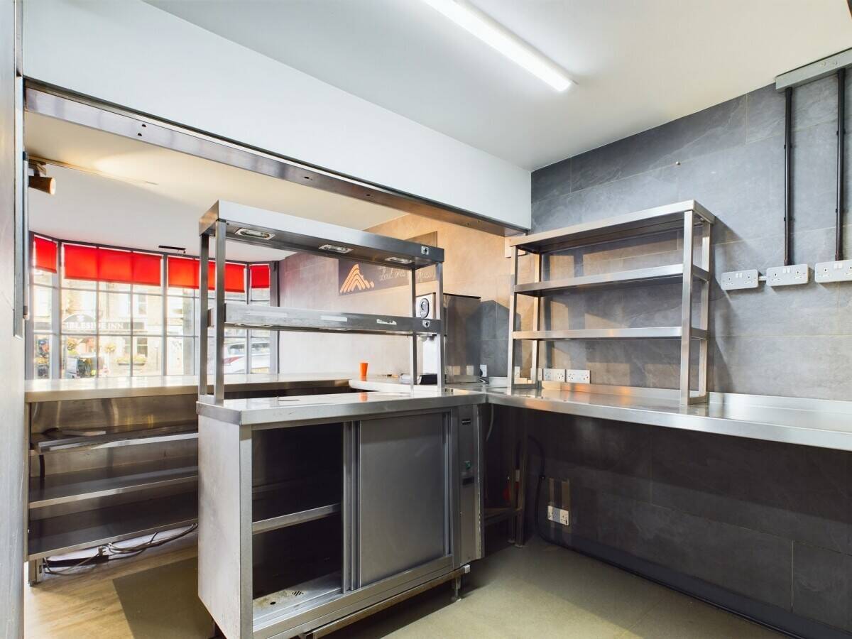 Grade II Listed Property for Sale in Central Ambleside, Cumbria with Modern Facilities Photo 2