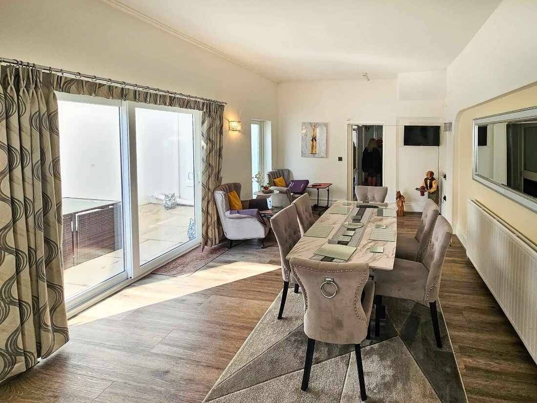 Guesthouse with 7 en suite rooms in mid-terraced property located in Paignton Devon Photo 2