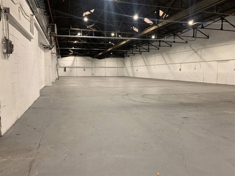 Industrial unit of 8,832 sq ft in Kingswood, Bristol near shops and amenities on Regent Street Photo 2