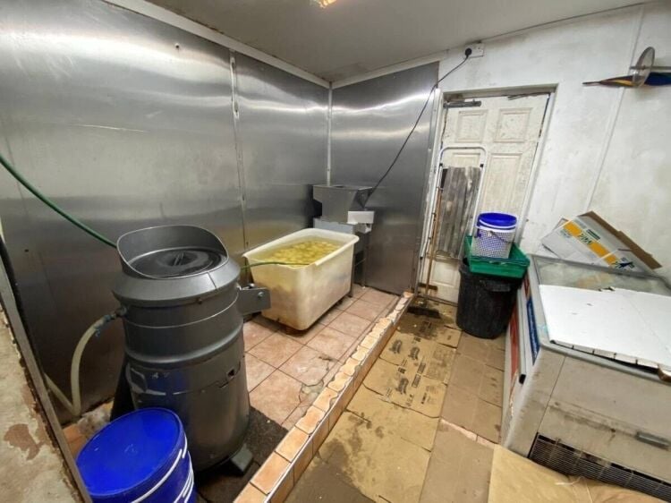 Prime Commercial Property with 5-Bedroom Flat for Sale on Coventry Road, Birmingham Photo 2