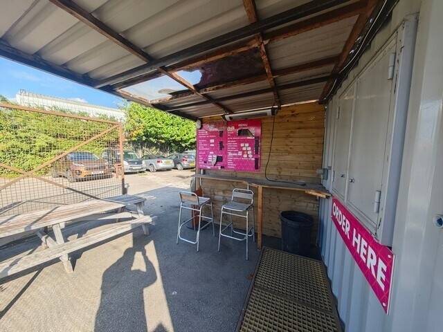 VACANT FITTED FULL A3/A5 TAKEAWAY CABIN TO LET  - £10,000 PER ANNUM - NIL PREMIUM – WISBECH Photo 2