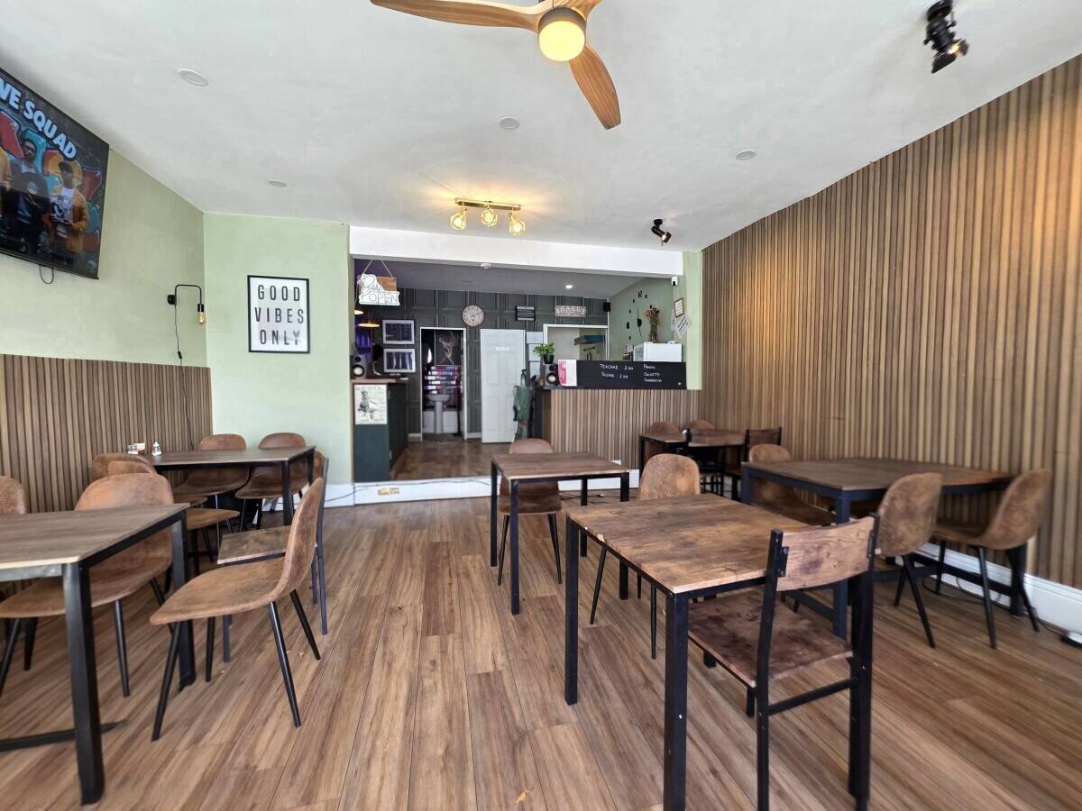 RETAIL SHOP WITH PREMISES LICENCE Photo 2