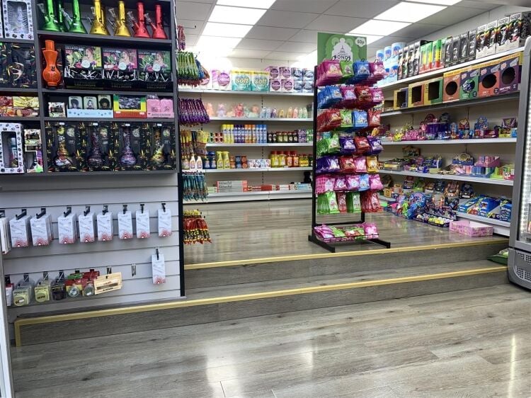 Mixed use freehold investment opportunity in Bristol with retail unit, maisonette, and workshop Photo 2