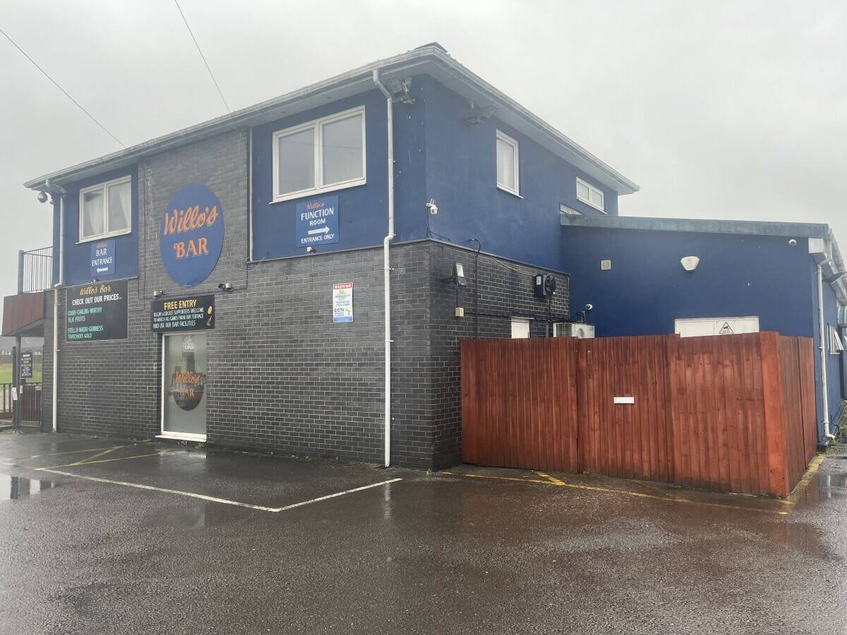 Freehold and Leasehold Bar & Diner, Owner’s Accommodation In Gorseinon For Sale Photo 2