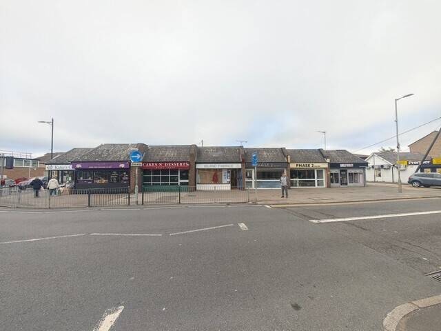 LOCK UP SHOP/OFFICE WITH PARKING TO LET - £12,500 PA - LOCATION – HIGH STREET, CANVEY - REF R0116E Photo 2